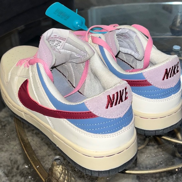 Brand New Nike SB Dunk Womens Athletic Shoes. Size 8.5 - Picture 8 of 9